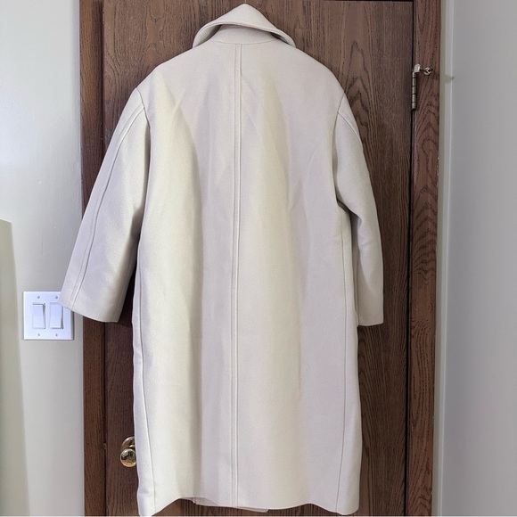 Zara Oversized Vanilla Cream Coat - Picture 5 of 12